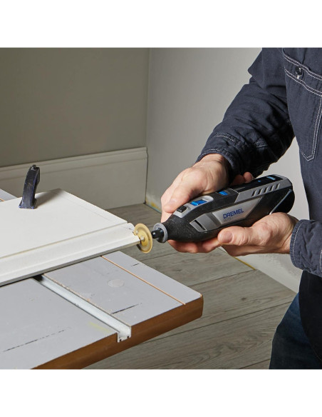 Dremel 8250 Herramienta Rotativa Inalámbrica 12V con Accesorios
