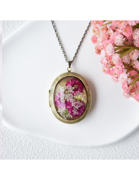 Collar de Medallón Vintage Hecho a Mano con Flor Prensada - Margarita