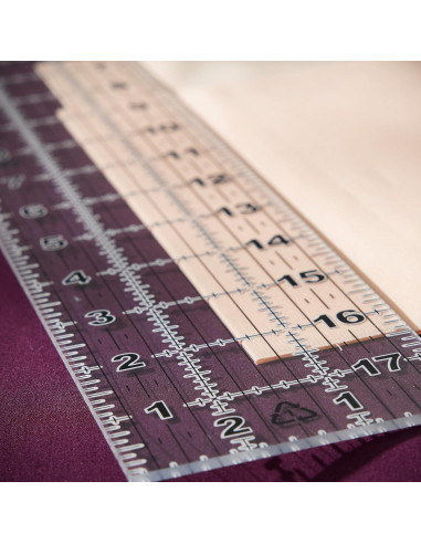 Regla de Costura Acrílica Fiskars 7.62x45.72 cm para Acolchado