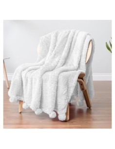 Manta Sherpa Pavilia Blanca con Pom Pom 127x152 cm Suave