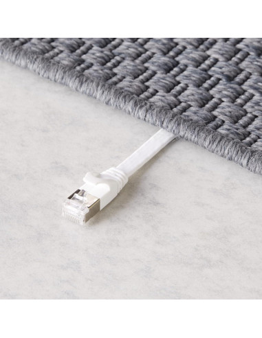 Cable Ethernet RJ45 Cat 7 Amazon Basics 9.14m Blanco con Clavos