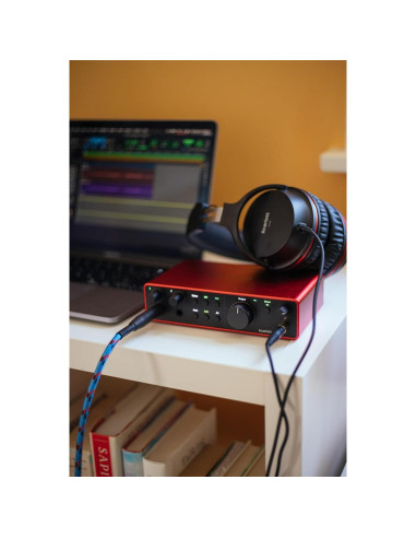 Focusrite Scarlett 2i2 4G + Auriculares CANS50 + Brazo Micrófono