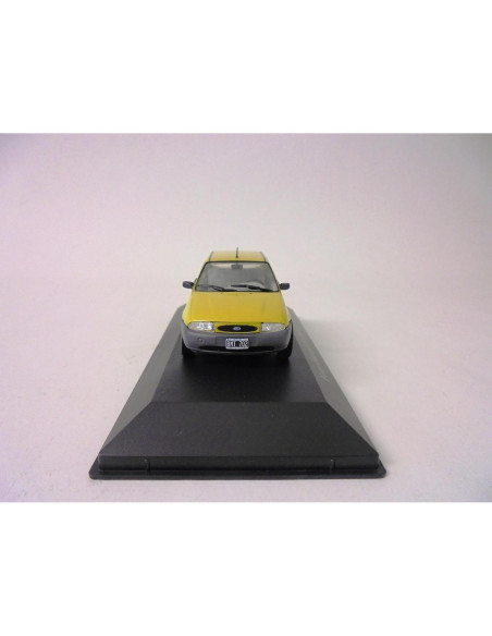 Coche a escala 1/43 OPO 10 Ford Fiesta CLX Diesel 1996