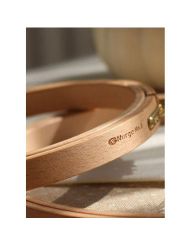 Aro de Bordado de Madera de Haya Nurge 16cm con Cierre Dorado
