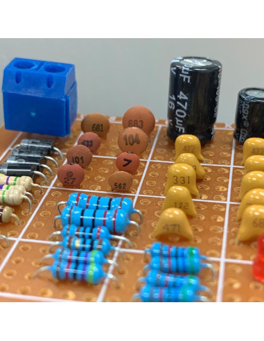 Kit de Capacitores Cerámicos MOKMMKIT 1680 Piezas 1pF-100nF 50V