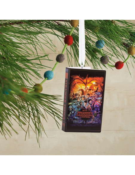 Adorno Navideño Hallmark Stranger Things Retro 3.81x7.62 cm