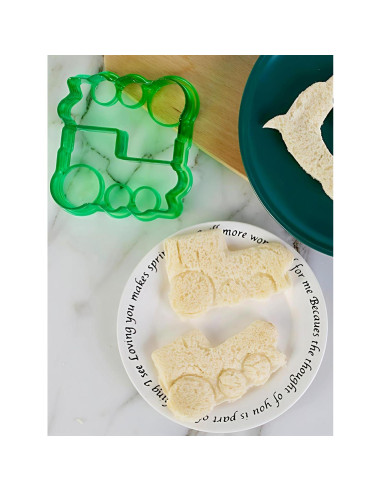 Juego de Cortadores de Sándwich YNHIAG 4 Piezas - Corazón, Coche, Tren, Corona