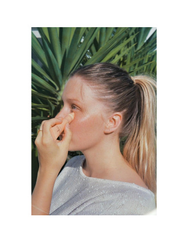 Gel Iluminador para Ojos Sukin con Café Verde y Ciruela Kakadu 14g