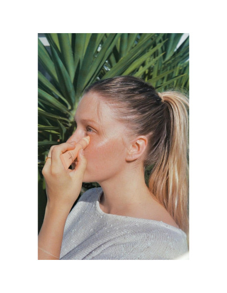 Gel Iluminador para Ojos Sukin con Café Verde y Ciruela Kakadu 14g