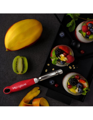 Pelador Giratorio Serrado Microplane Profesional 19cm Rojo