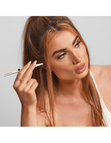Lápiz de Cejas MADLUVV Exacto Doble Extremo Castaño