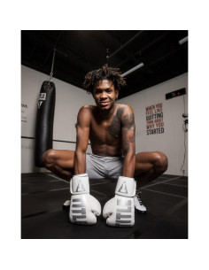 Guantes de Entrenamiento Elásticos 14 oz Title Boxing Negro/Dorado 2