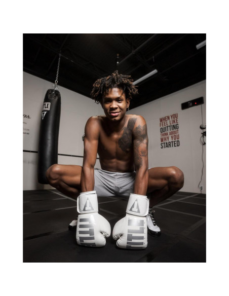 Guantes de Entrenamiento Elásticos 14 oz Title Boxing Negro/Dorado