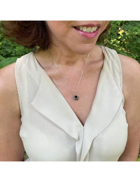 Collar de Encaje Vintage Bottled Up Designs - Vidrio Negro Ecológico