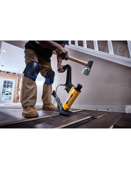 Grapadora de Suelos DEWALT DWFP12569 2-en-1 Ligera 4.8 kg