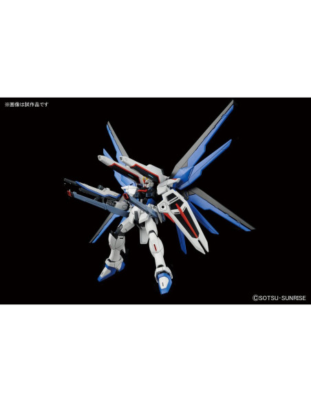 Figura de Acción BANDAI 1/144 Freedom Gundam Multicolor 20.32 cm