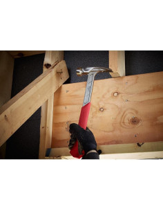 Martillo de Enmarque Milwaukee 22oz con Agarre Magnético 2