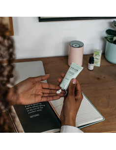 Bálsamo de Manos Calmante Neom 30ml - Lavanda y Jazmín 2