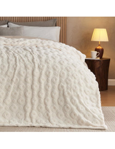 Manta de piel sintética Lotus Karen 178x203 cm blanca suave 2