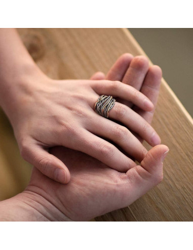 Anillo de declaración Mytys oro y plata diseño entrelazado