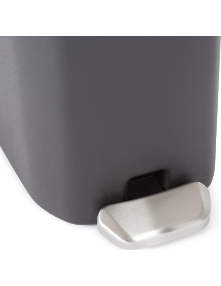 Basurero Compacto Amazon Basics 6L Negro con Pedal y Cierre Silencioso