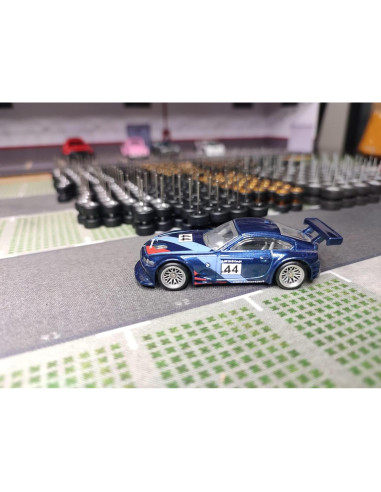 Juego de Ruedas y Ejes Goma 1:64 Genérico - 10 Piezas