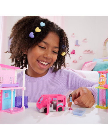 Muñeca Barbie Mini BarbieLand con DreamCamper 3,81 cm