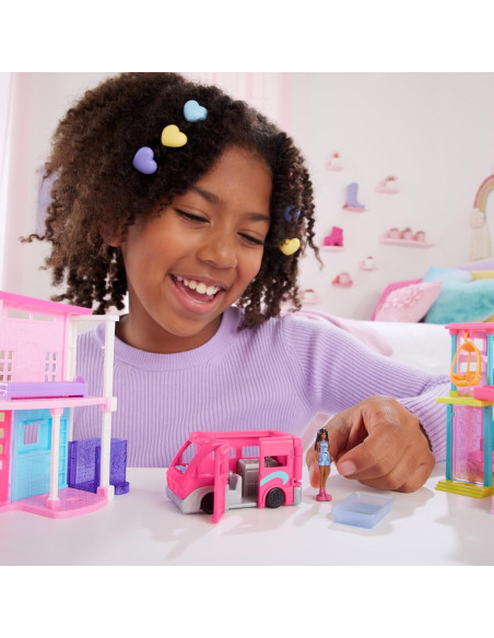 Muñeca Barbie Mini BarbieLand con DreamCamper 3,81 cm