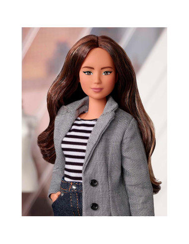 Muñeca de Moda Barbie Signature @BarbieStyle Curvy con Ropa y Accesorios