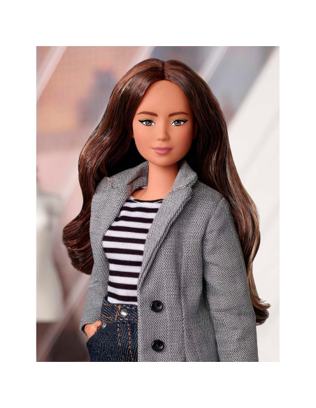 Muñeca de Moda Barbie Signature @BarbieStyle Curvy con Ropa y Accesorios