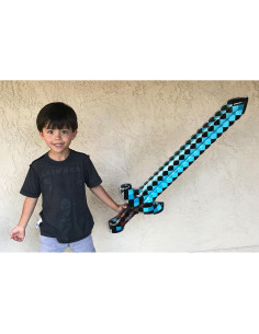 Paquete de 12 Armas Inflables Megasumer - Espadas, Hachas y Escudos 2