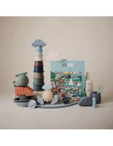 Set de Stickers Reutilizables Mushie Autos de Carreras 100+