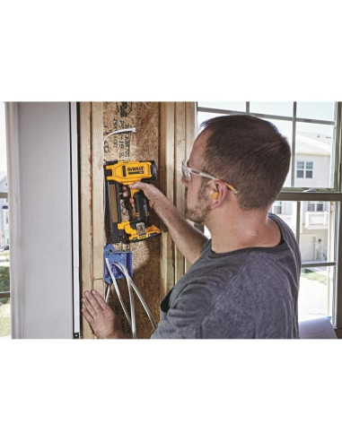 Grapadora Inalámbrica DEWALT 20V MAX DCN701D1 para Cables