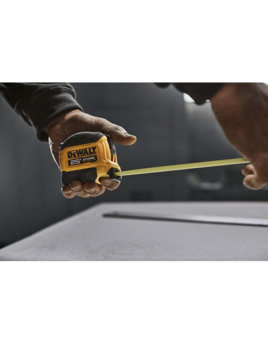 Cinta Métrica DEWALT Atomic Compact 3.96 m con Freno