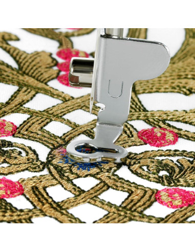 Máquina de Bordado Brother NQ1700E 15.24x25.4cm Inalámbrica