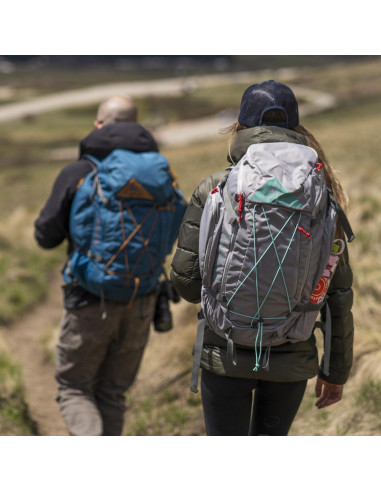 Mochila Kelty Redwing 36L Negra para Senderismo y Viajes
