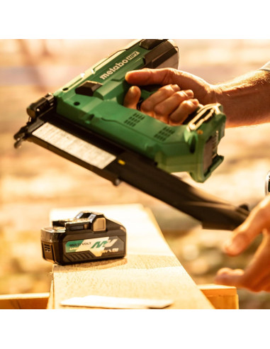 Clavadora Inalámbrica Metabo HPT 18V MultiVolt 18 GA Kit