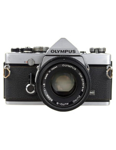 Cámara SLR Olympus OM-1 35mm con lente 50mm f/1.8 Renovada