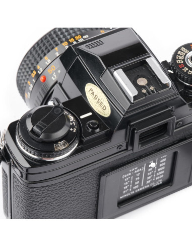 Cámara SLR Minolta X-700 35mm con lente MD 50mm f/2 (Renovada)