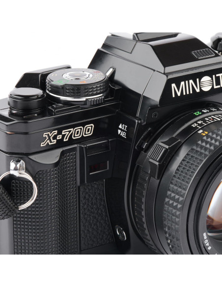 Cámara SLR Minolta X-700 35mm con lente MD 50mm f/2 (Renovada)