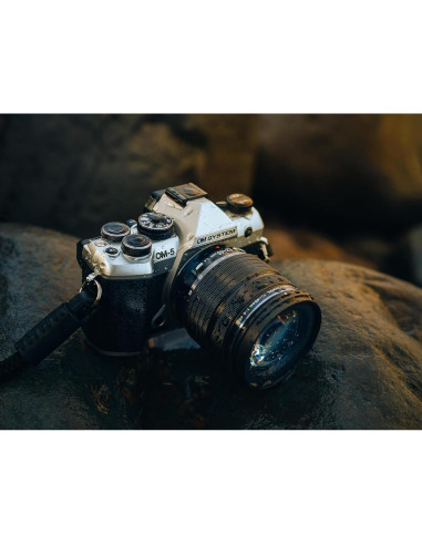 Cámara sin Espejo OM SYSTEM OM-5 Mark II Plateada con Lente 12-45mm