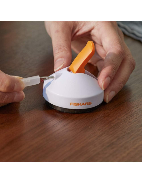 Desgarrador de Costuras Fiskars con Ventosa, Blanco, 0.51 cm Desgarrador de Costuras Fiskars con Ventosa, Blanco, 0.51 cm