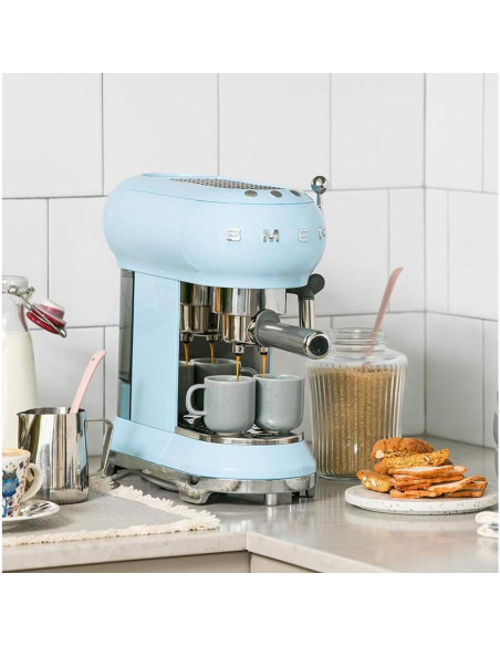 Máquina de Espresso Smeg ECF01PBUS Azul Pastel 220V