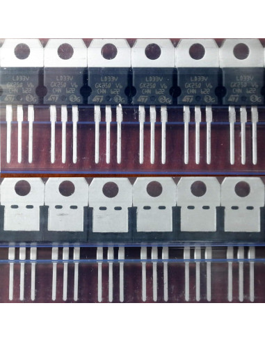 Regulador de Voltaje Lineal STMicroelectronics LD1117V33 3.3V