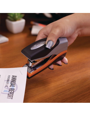 Grapadora Swingline Optima 40, 40 Hojas, Compacta, Negro y Plata