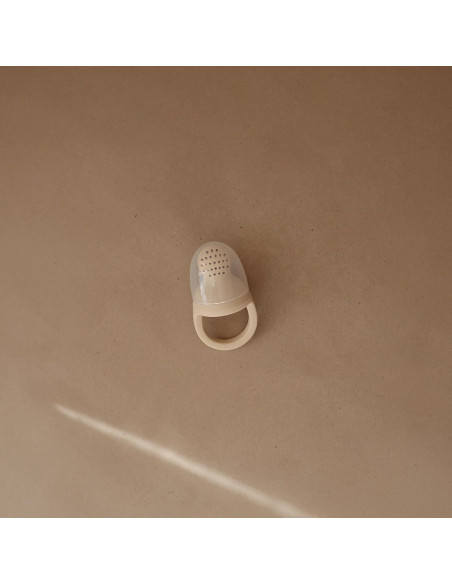 Chupete de Alimentación de Silicona Mushie para Bebés 6+ Meses