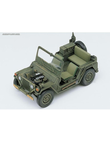 Kit de Modelo Militar Academy M151A2 Hard Top 1:35 con Remolque