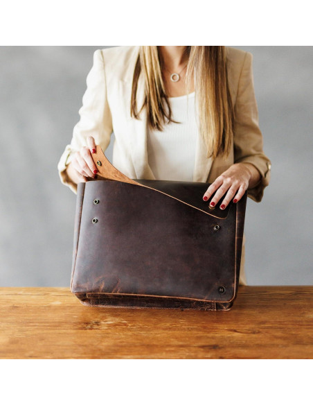 Carpeta de cuero Moonster para laptop 15.6" marrón oscuro