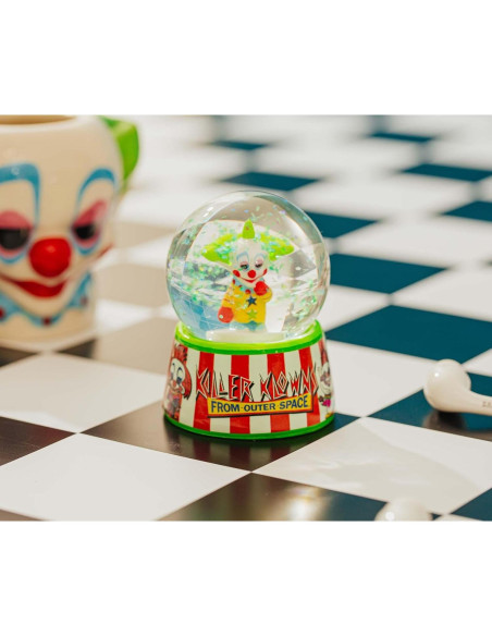 Mini Globo de Nieve Killer Klowns - Silver Buffalo 7.62 cm
