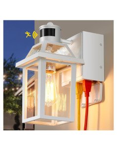 Luz de Porche YISURO con Toma GFCI y Sensor de Movimiento